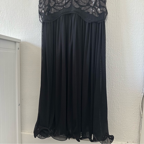 Maxi black period style sequined sleeveless gown with flowy material. - Picture 8 of 13